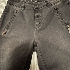 DL1961 mid rise instasculpt skinny black SZ 26/ button fly, zipper pockets